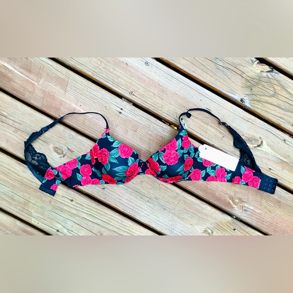 Pretty push up bra 🌹🌹 - Picture 3 of 11
